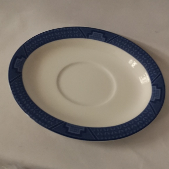 Lovely Vintage Royal Doulton Real Old Willow Repro Gravy & Underplate Blue White - Picture 4 of 6